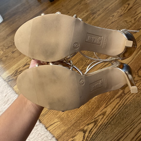 Rose gold heels. Never worn out. - Picture 3 of 3